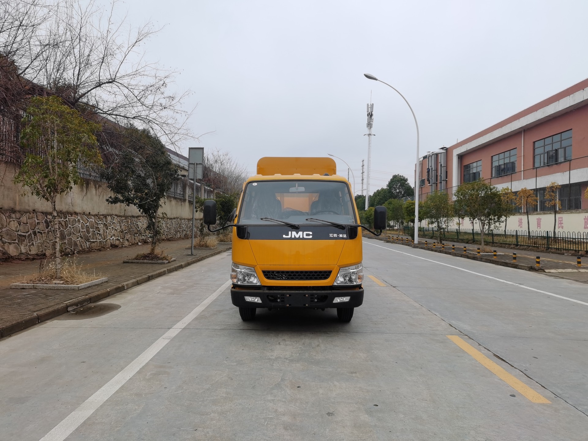江鈴一級翻轉防撞緩沖車帶屏幕（配曼力西防撞緩沖包）